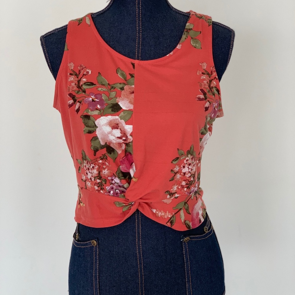 Floral cropped blouse